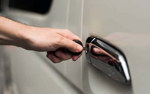 Antalya Oto Çilingir Araba Kapısı Açma ve Anahtar Yapımı